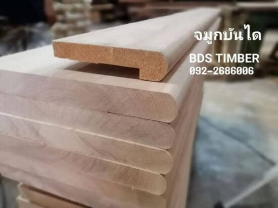 ตัวอย่างจมูกบันไดไม้ตะแบก bdstimber