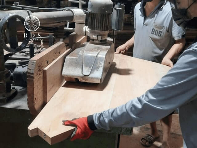 ไม้บันไดสั่งทำตามแบบ bdstimber