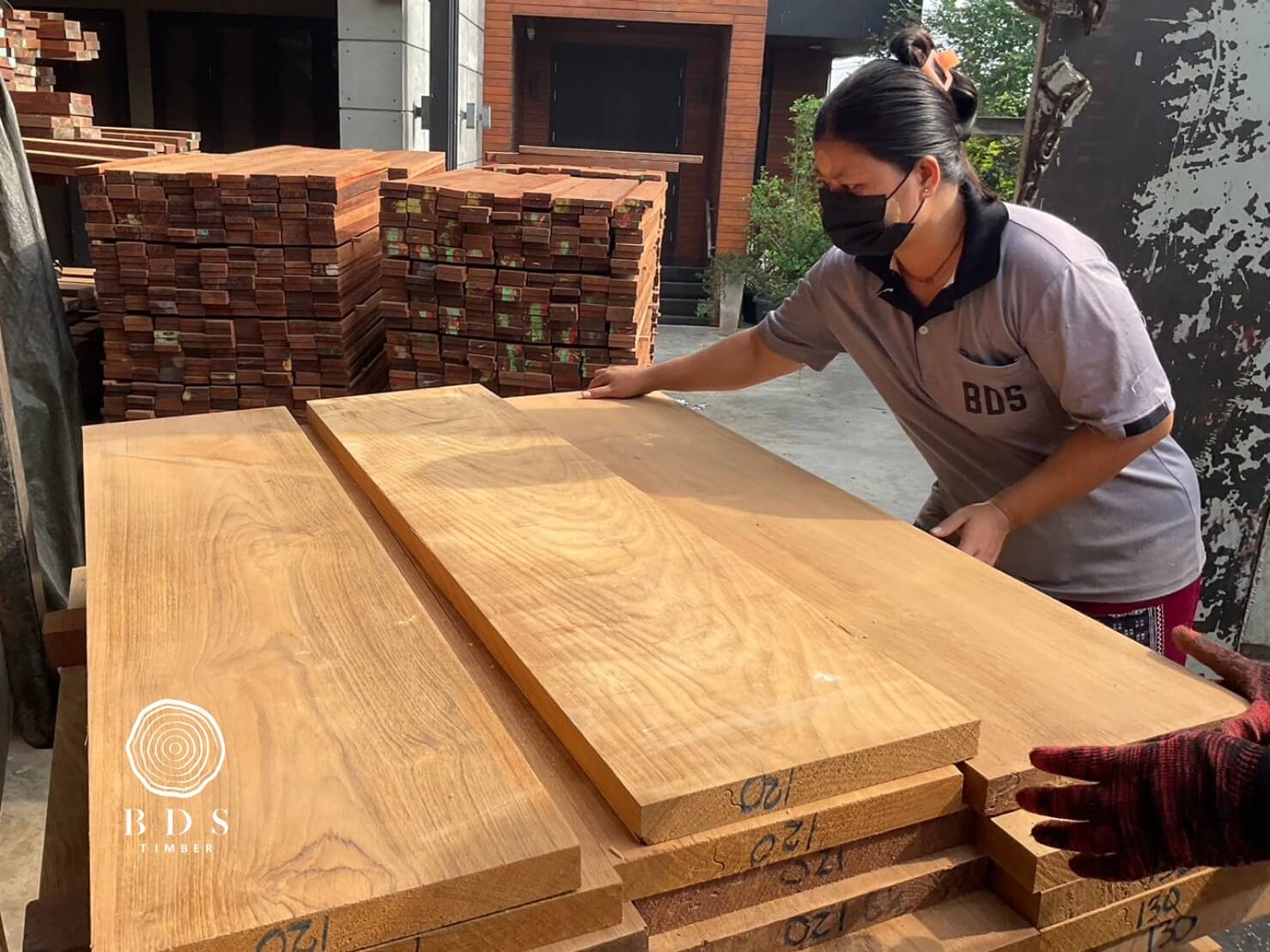 ลูกนอนบันไดไม้สักพม่า bdstimber