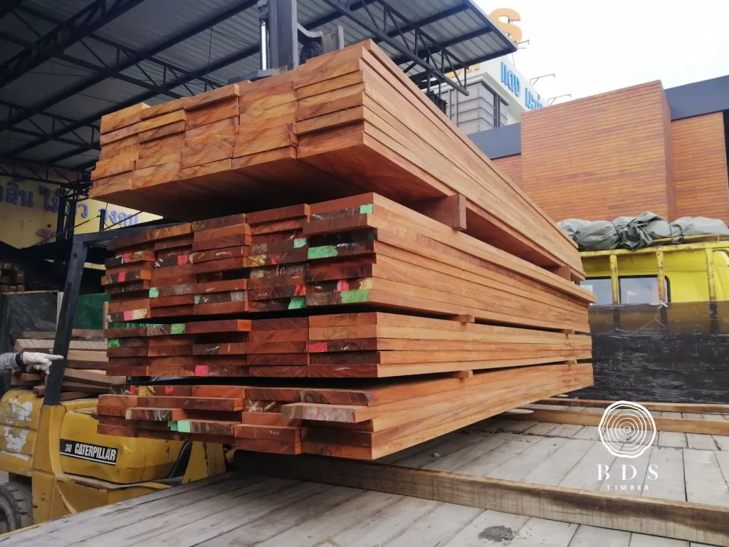 พื้นไม้แดงปูภายนอก ขนาด 1.5x8 ยาว 2.00-4.00 ม.