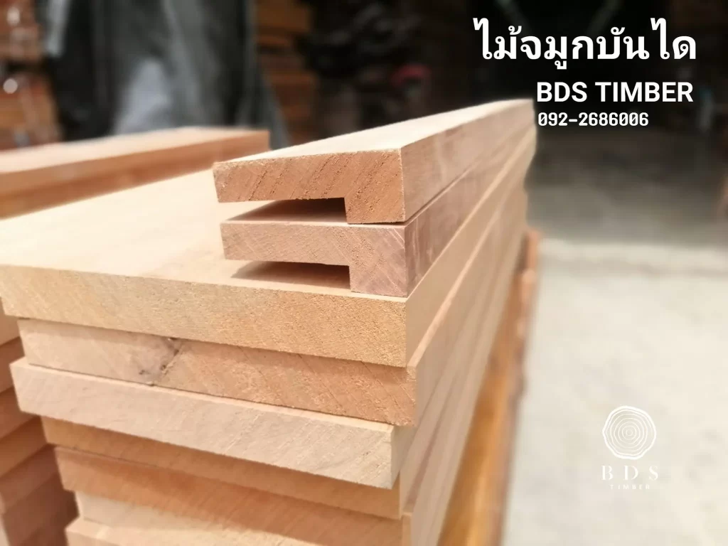 จมูกบันไดไม้จริงไสเรียบ