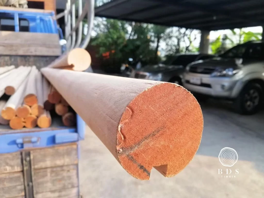 ราวบันไดไม้จริงกลึงกลมเซาะร่อง
