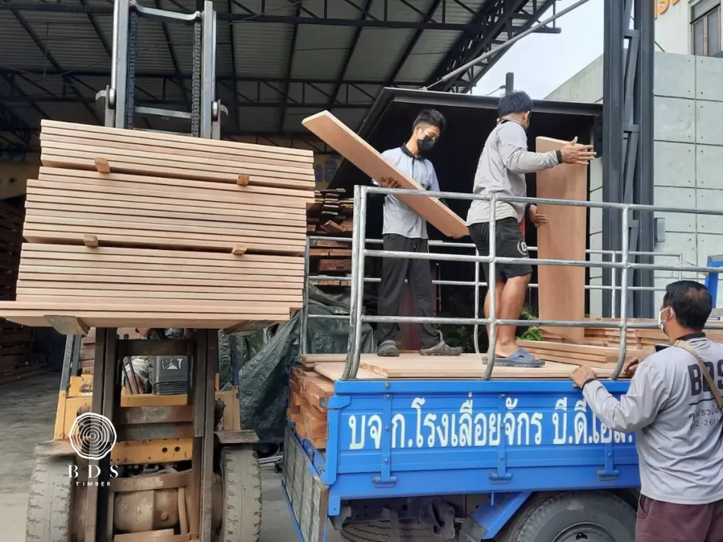 บันไดไม้ตะแบกไสเรียบ